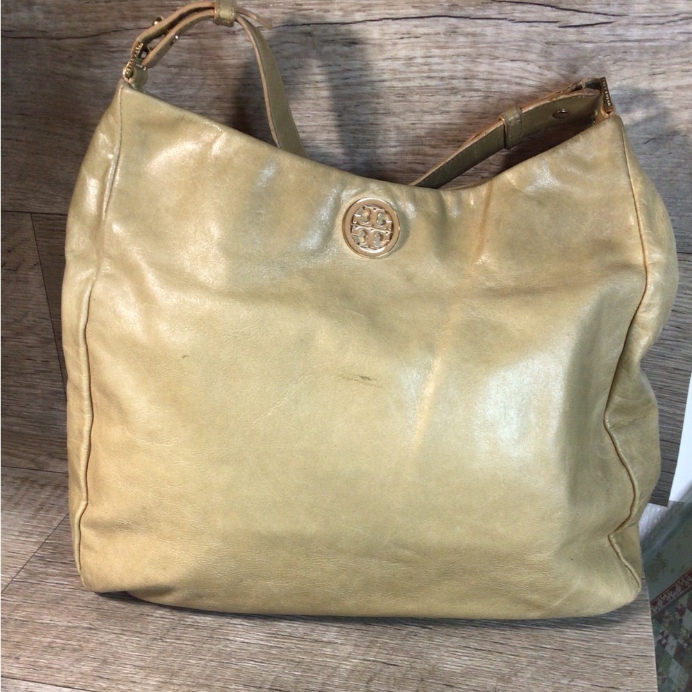 Tory Burch Slouch Shoulder Bag Tan Footed Magnetic Closure Clean Interior